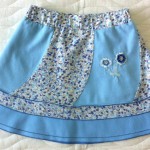 Удлиненная голубая юбка с вышивкой