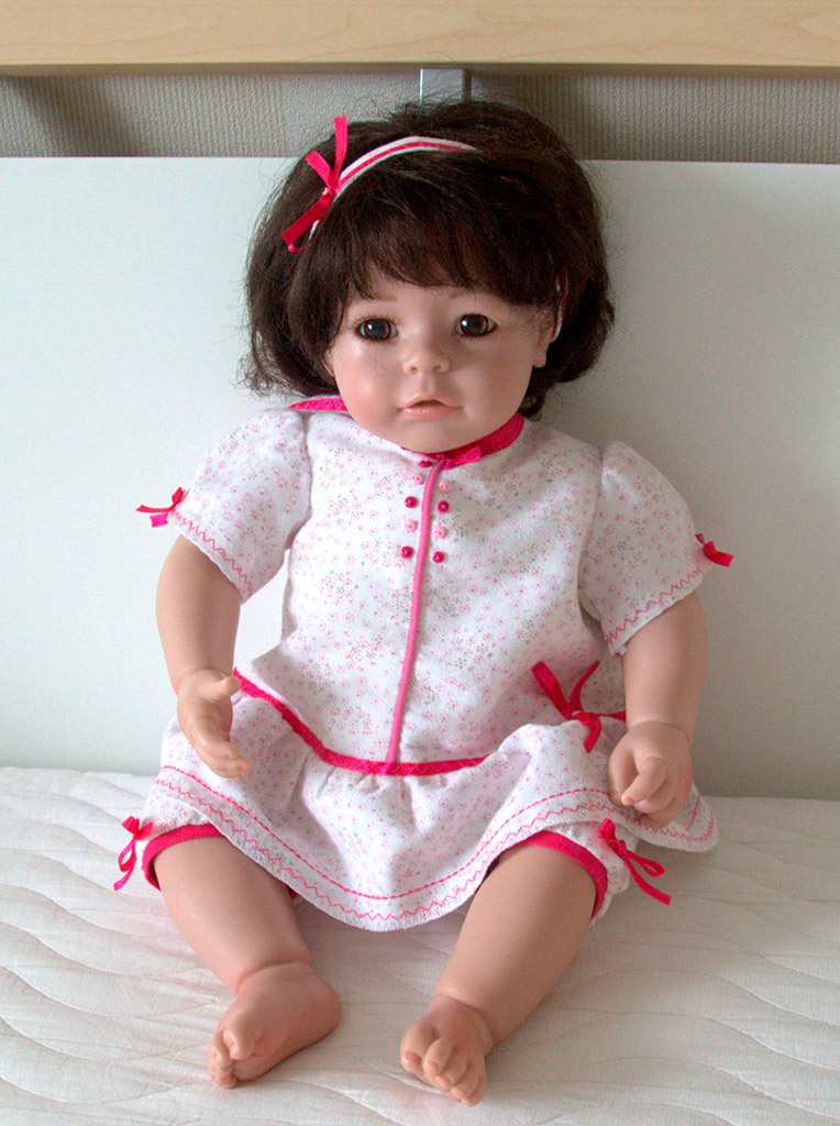 Пижамка для куклы Adora (Виолка), на ней.