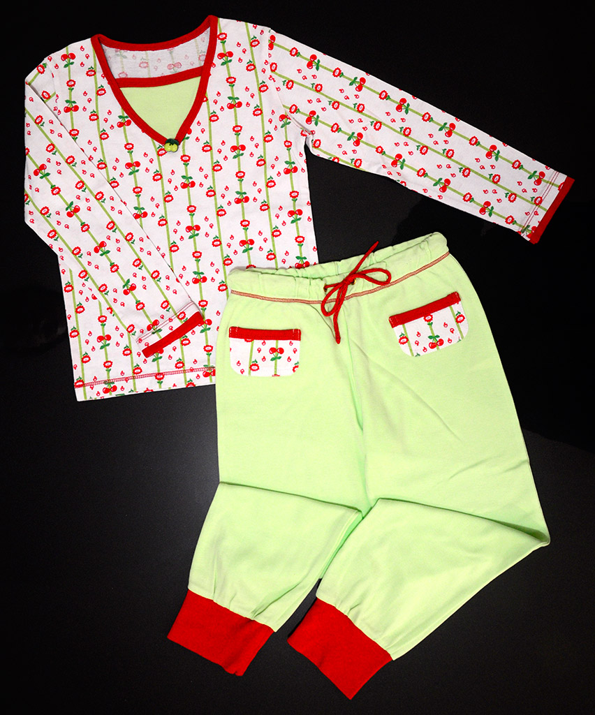 Пижама "Вишневое варенье", вид спереди. Оттобре: футболка №1-2013, мод.21; брюки №4-2013, мод.27