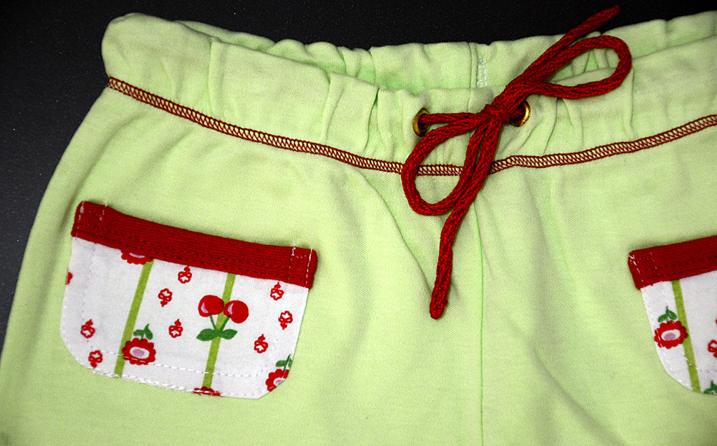 Пижама "Вишневое варенье", кармашки и пояс. Оттобре: футболка №1-2013, мод.21; брюки №4-2013, мод.27