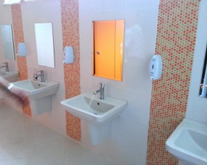 Школьный туалет для учеников