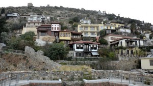 Дома на склоне перед Крепостью Аланья, Турция